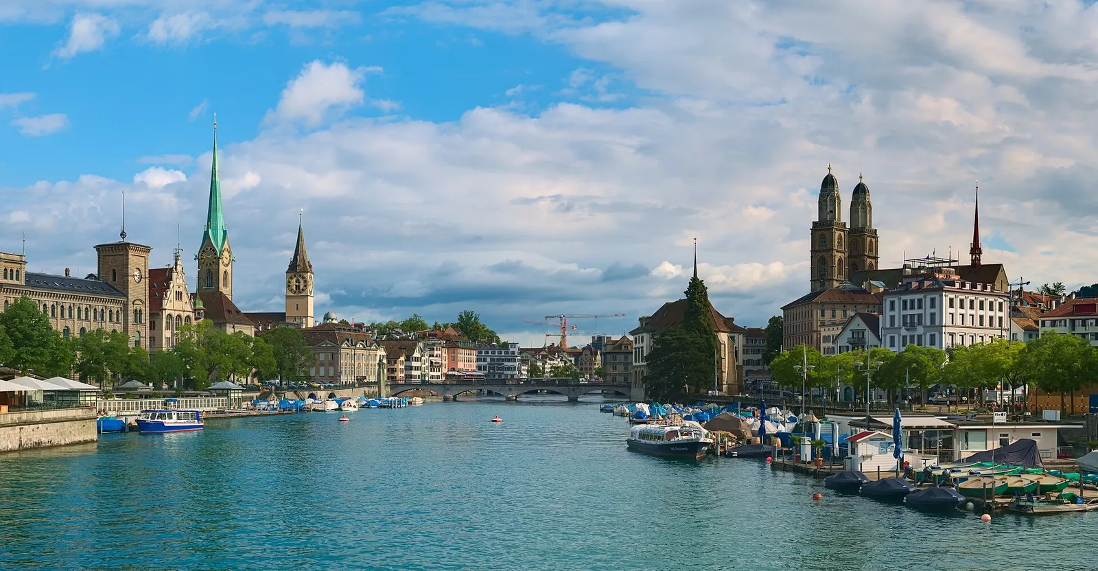 Zurigo: la Limmat con Fraumünster, St. Peter e Grossmünster